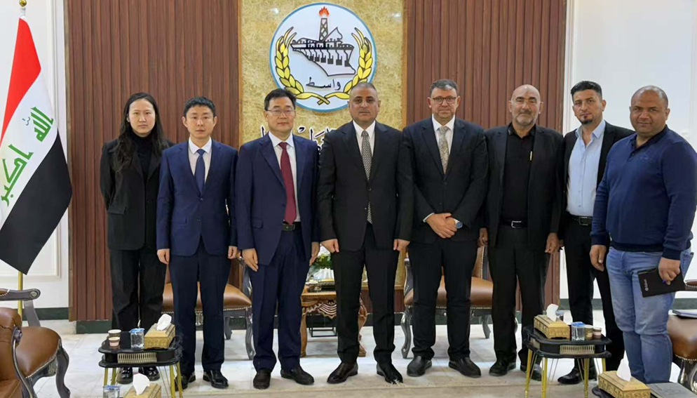 Meeting with Wassit Province Governor to discuss local community prosperity